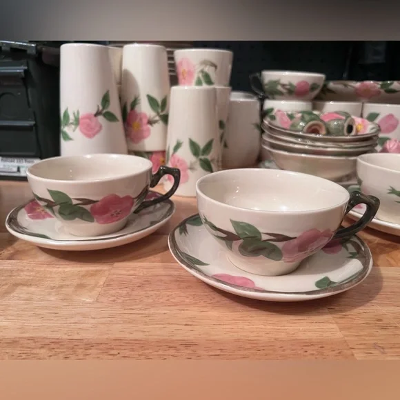 Set of 5 Franciscan Ware "Desert Rose" Teacup and Saucer sets California or USA - Picture 3 of 3